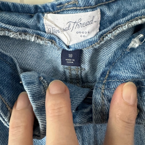 Universal Thread Women’s Barrel Leg Denim Jeans - Light Blue - Picture 4 of 9